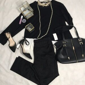 Oversized blk ”JohnPaulRichard” crewneck w ruffle